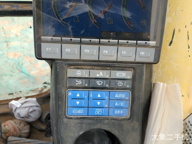 小松 PC240LC-8 挖掘机