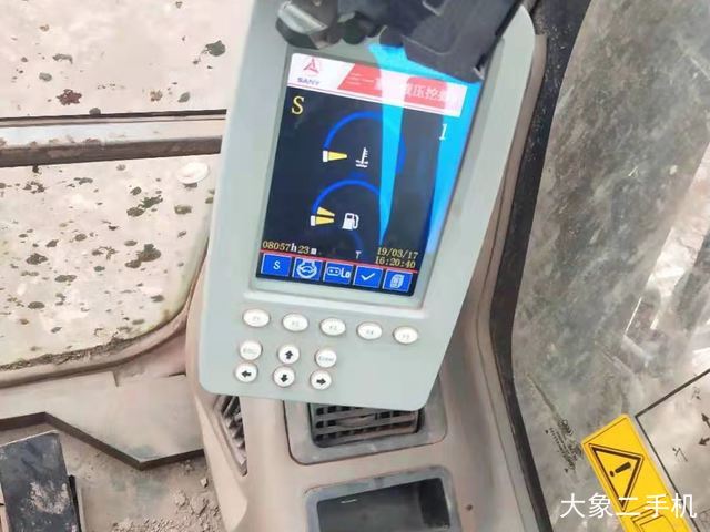 三一重工 SY135C-8 挖掘机