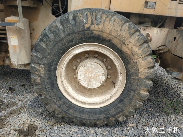 龙工 LG833 装载机