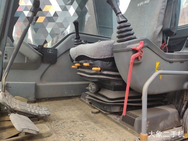 沃尔沃 EC240BLC 挖掘机