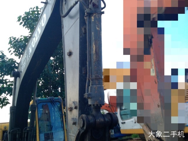 沃尔沃 EC210BLC 挖掘机