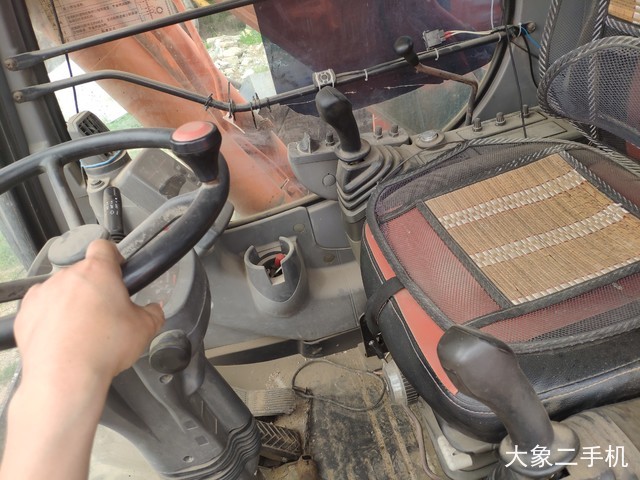 日立 ZX130W 挖掘机