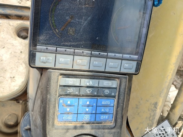 小松 PC240LC-8 挖掘机