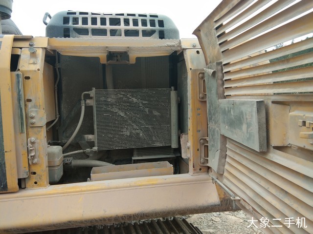 小松 PC240LC-8M0 挖掘机