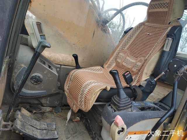 龙工 LG6235 挖掘机