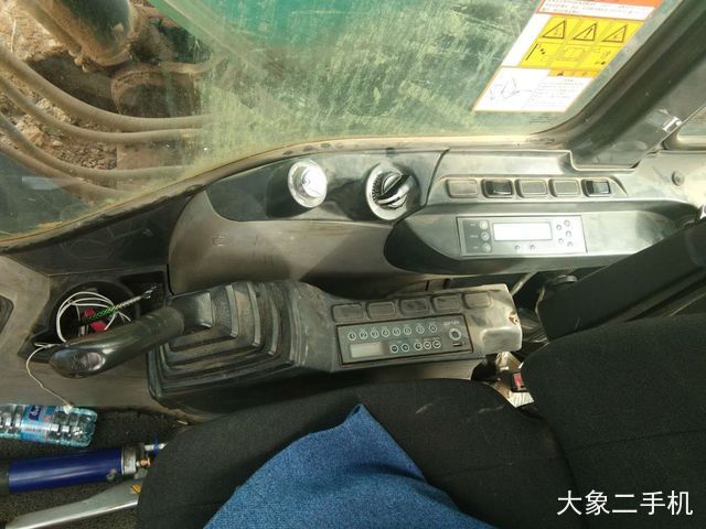 神钢 SK270D-8 挖掘机