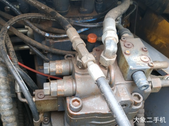 徐工 XE215C 挖掘机