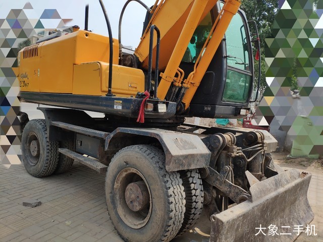 现代 R210W-7 挖掘机