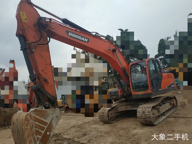 斗山 DX215-9C 挖掘机