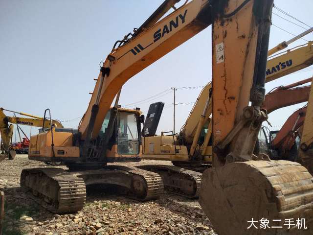 三一重工 SY235C-8 挖掘机