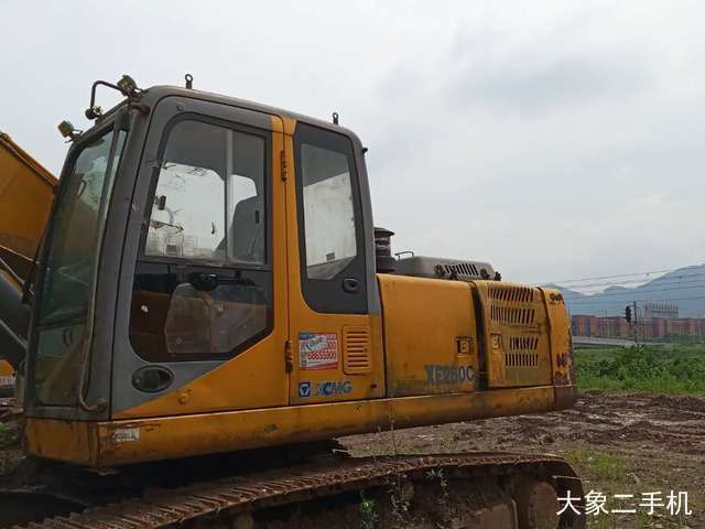 徐工 XE260C 挖掘机