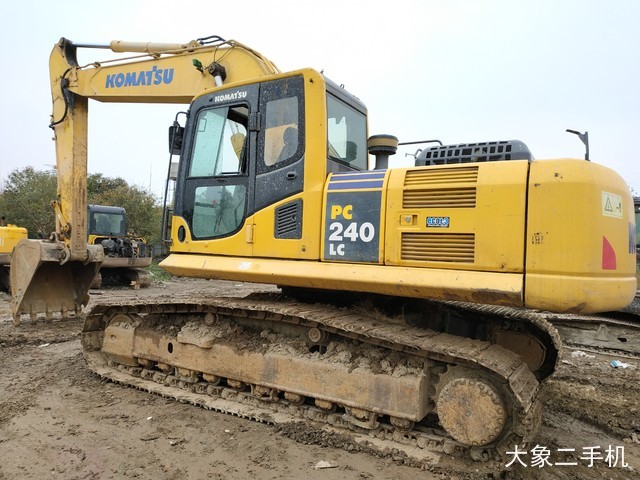 小松 PC240LC-8M0 挖掘机