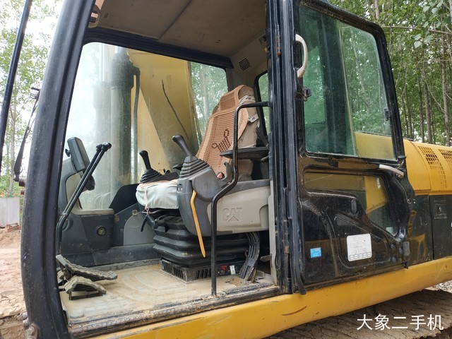 卡特彼勒 323DL 挖掘机