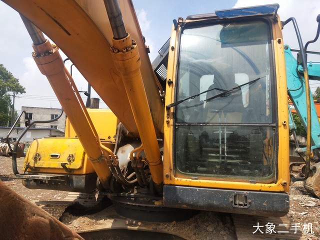 现代 R225LC-9 挖掘机