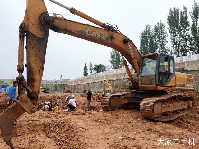 凯斯 CX300B 挖掘机