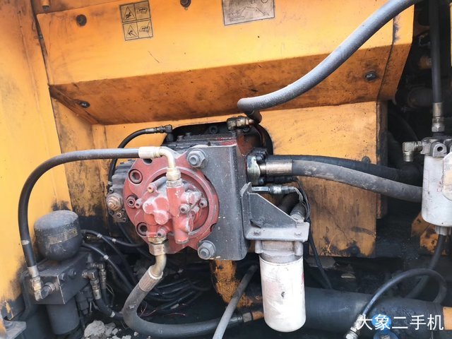 现代 R265LC-7 挖掘机