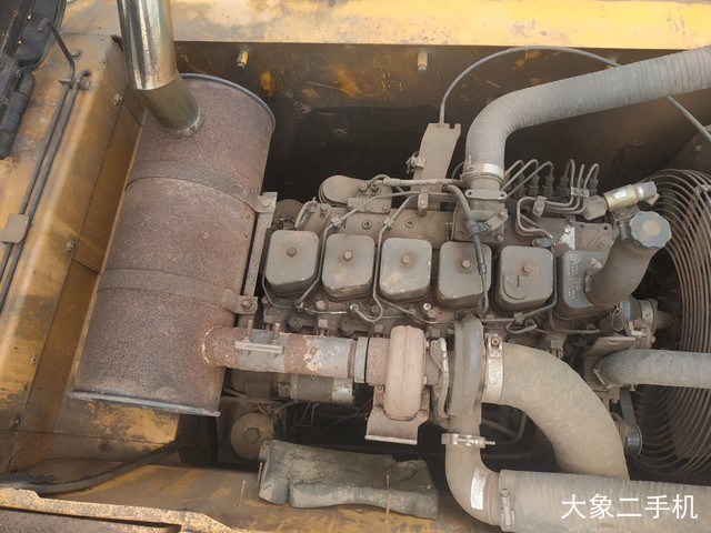 现代 R215-9 挖掘机