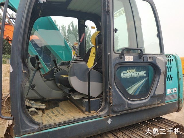 神钢 SK75-8 挖掘机