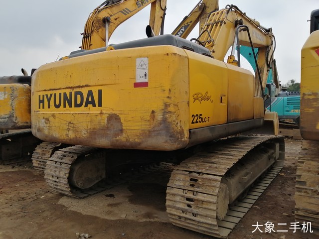 现代 R225LC-7 挖掘机