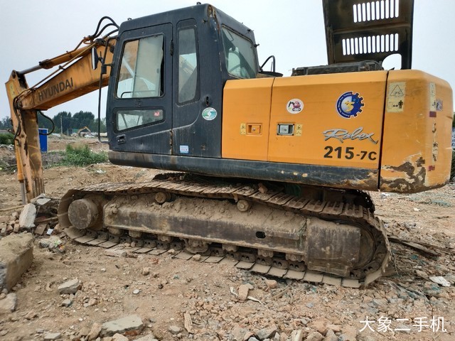 现代 R215-7C 挖掘机