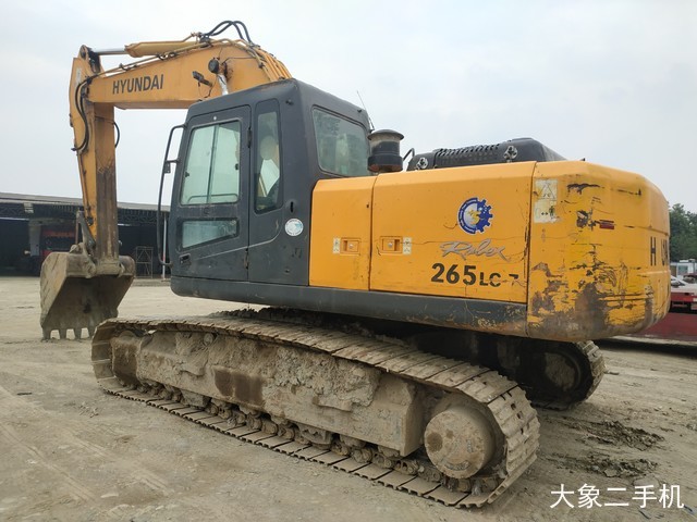 现代 R265LC-7 挖掘机