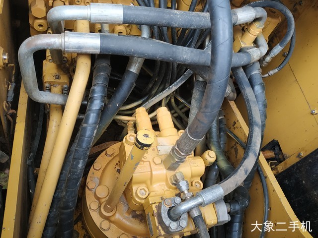 卡特彼勒 323DL 挖掘机