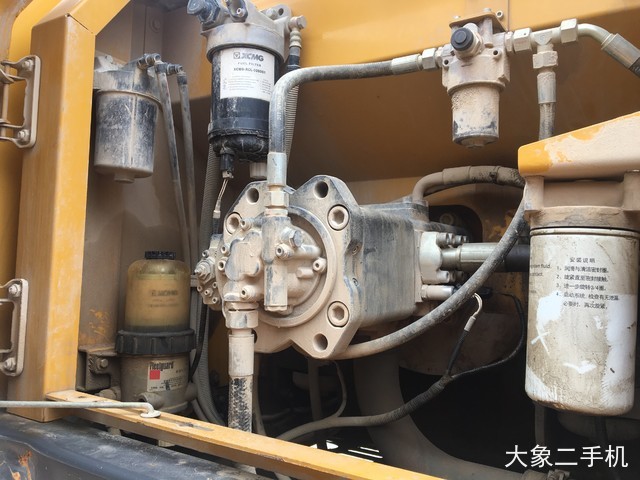 徐工 XE270DK 挖掘机