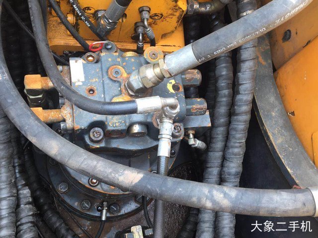 现代 R215-9 挖掘机