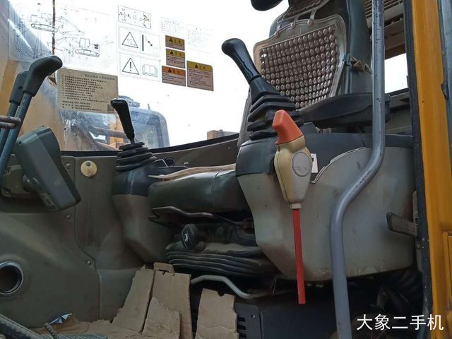 徐工 XE150D 挖掘机