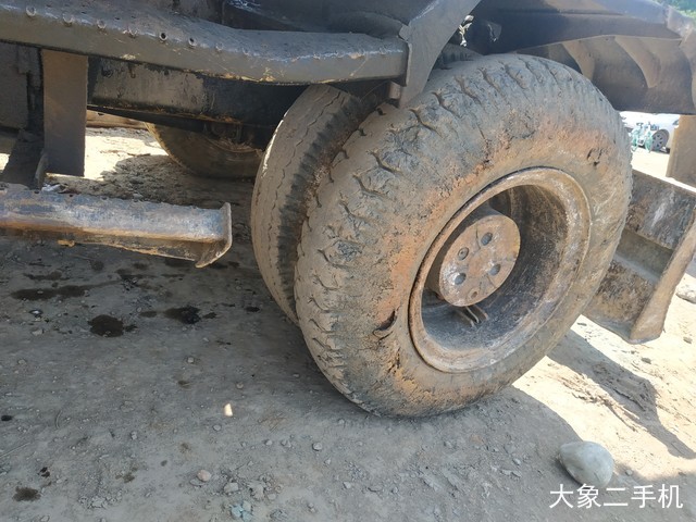 现代 R200W-5 挖掘机