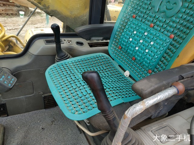 小松 PC220LC-6 挖掘机