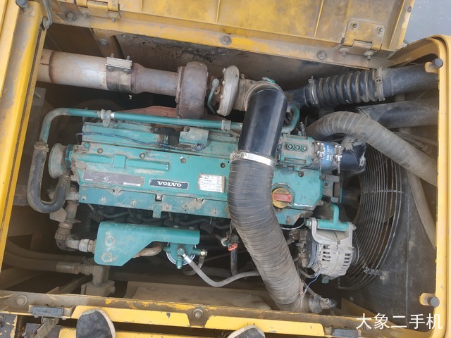 沃尔沃 EC240B 挖掘机