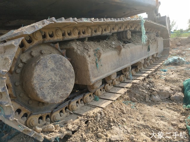 山东临工 LG6135E 挖掘机