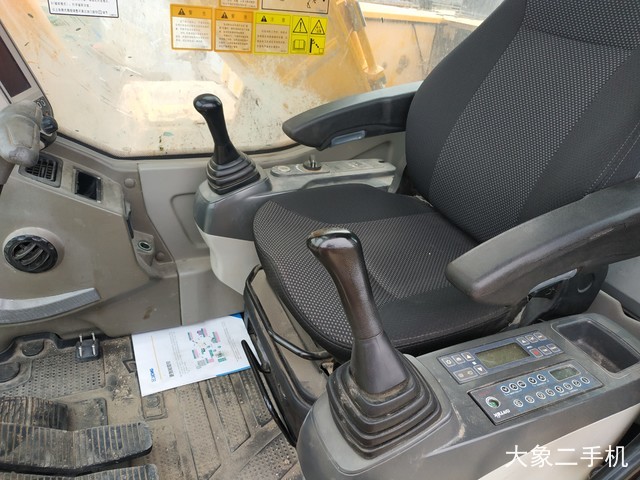 龙工 LG6225E 挖掘机