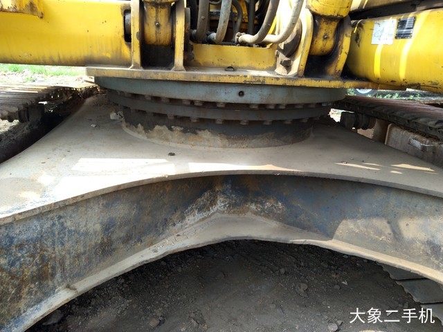 小松 PC240LC-8 挖掘机