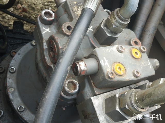 沃尔沃 EC240B 挖掘机