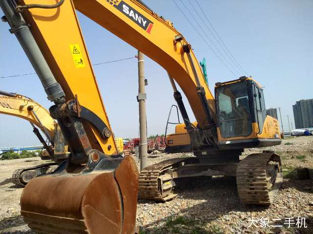 三一重工 SY235C-8 挖掘机