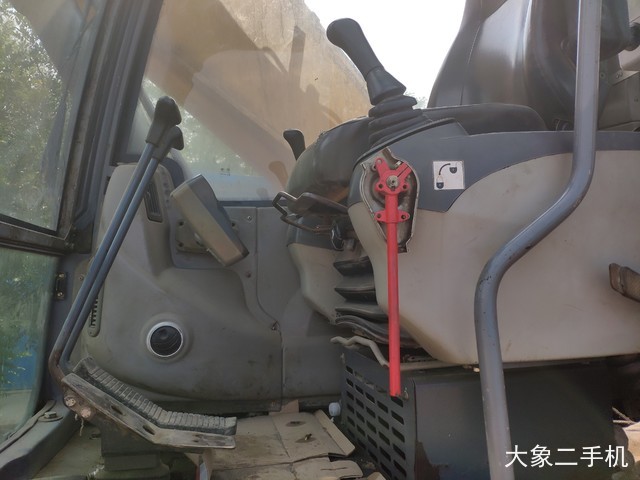 徐工 XE260C 挖掘机