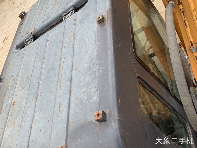 现代 R215-7C 挖掘机