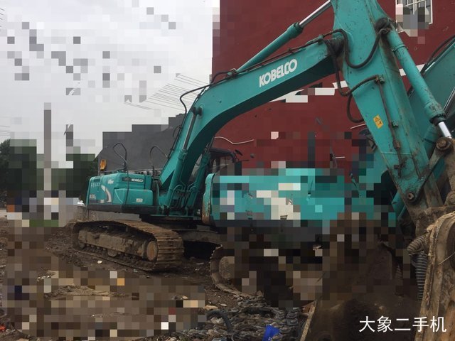 神钢 SK260 挖掘机