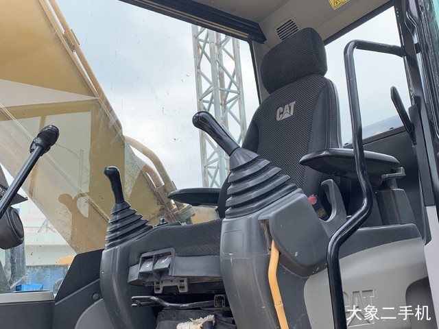 卡特彼勒 323DL 挖掘机