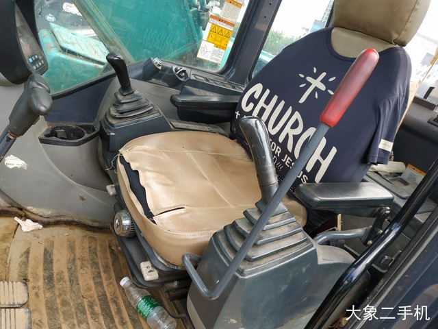 神钢 SK270D-8 挖掘机