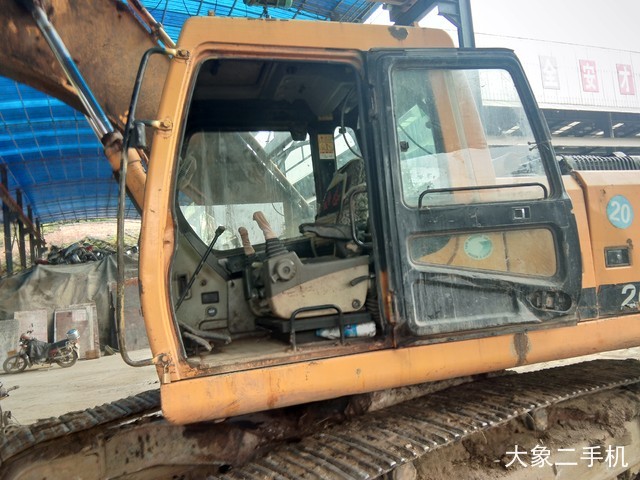 现代 R225LC-7 挖掘机