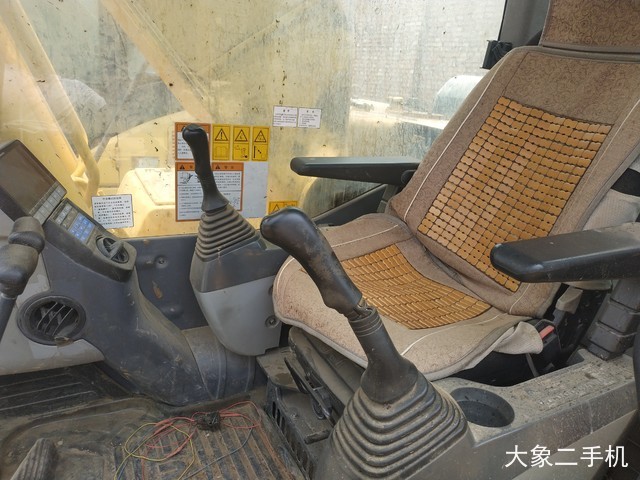 小松 PC220-8M0 挖掘机