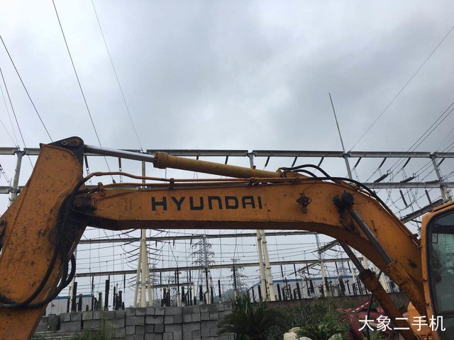 现代 R150LC-7 挖掘机