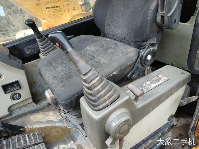 现代 R265LC-7 挖掘机