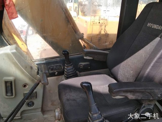 现代 R110-7 挖掘机