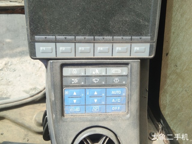 小松 PC240LC-8 挖掘机