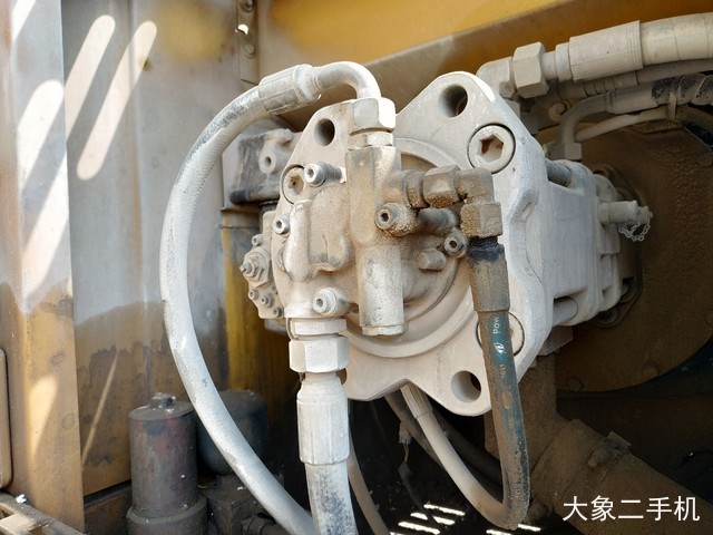 徐工 XE215C 挖掘机
