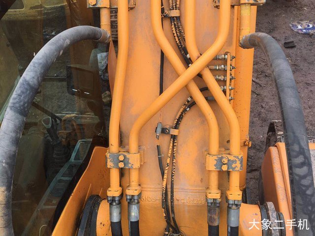 现代 R215-9 挖掘机